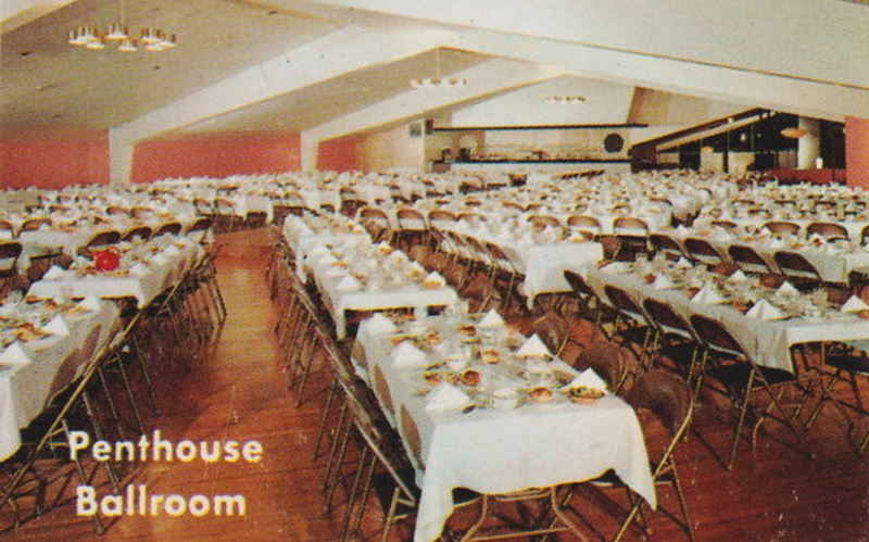 Hillcrest Country Club - Vintage Postcard (newer photo)